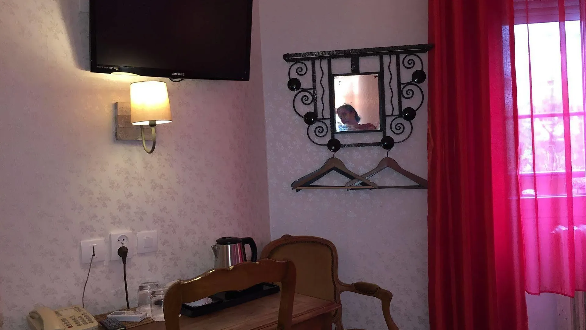 Les Chansonniers Hotel Paris