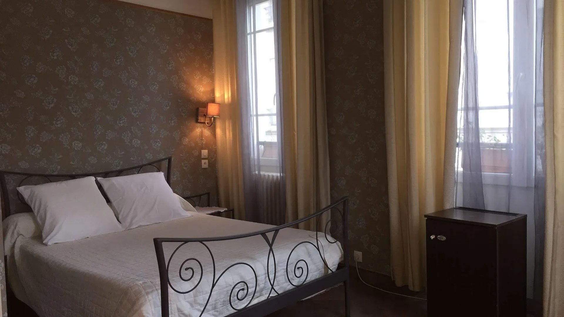 Hotel Les Chansonniers 3*